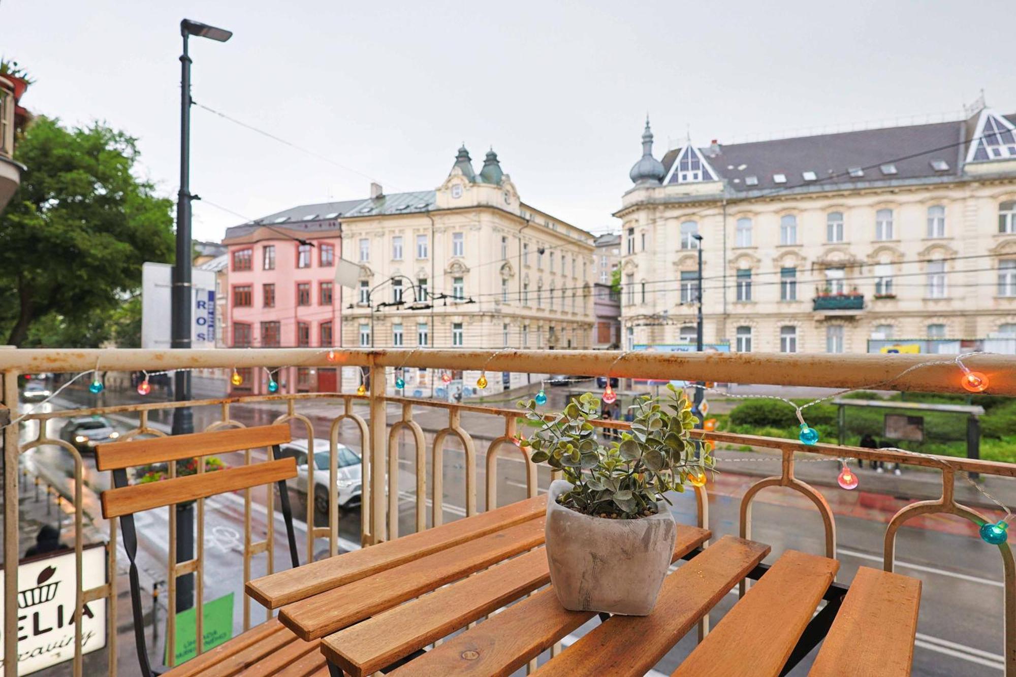 Апартаменти Charming Old Town Family Retreat Братислава Екстер'єр фото